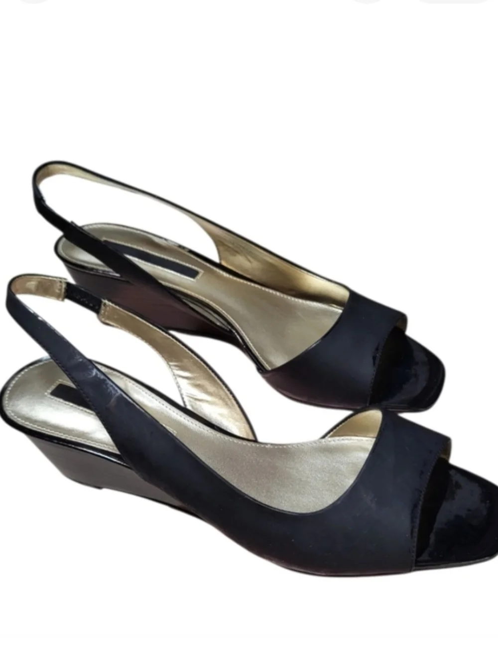 Bandolino Black and Gold Patent Leather Wedge Sandals - Size 8.5M