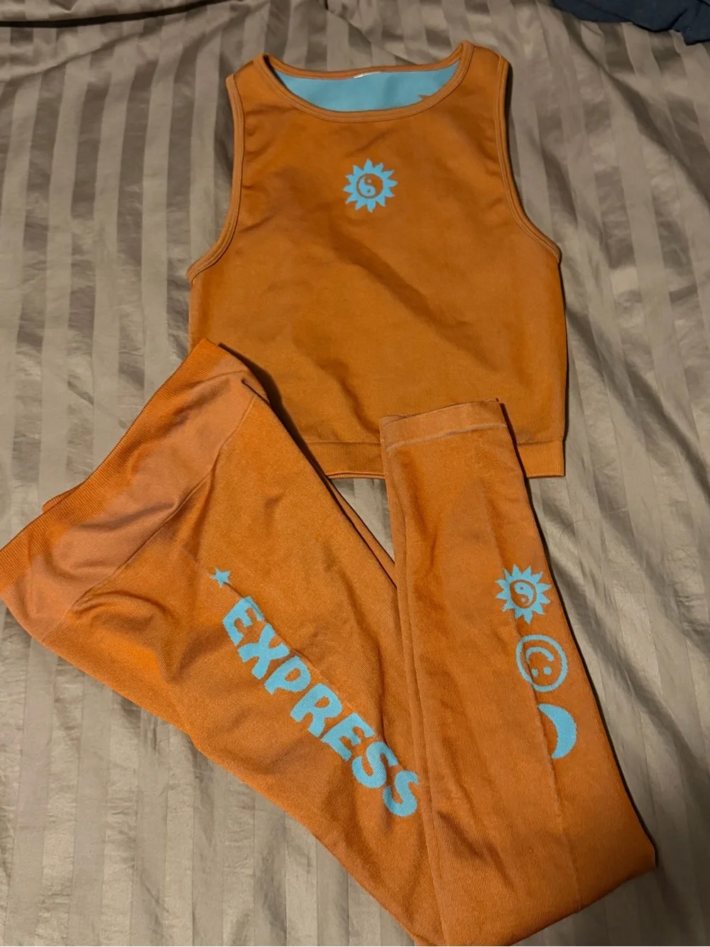 Fabletics Reese Seamless Express Yourself Tank AND legging matching set XS