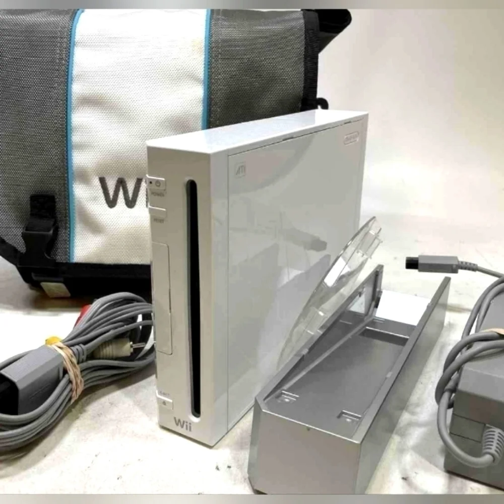 White Nintendo Wii RVL-001 Console W/ A/V & Power & Sensor Bar