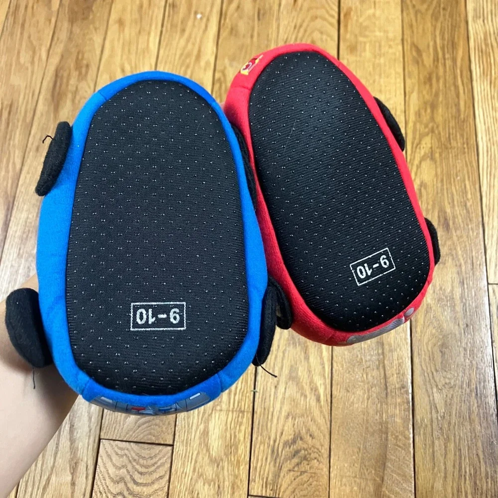N/A adorable paw