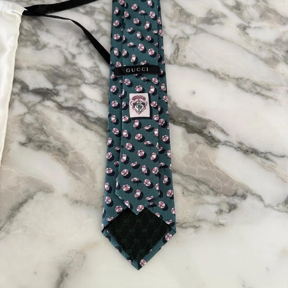 Gucci Necktie Tie 100% Silk Green Umbrella Pattern 3.2 inches New