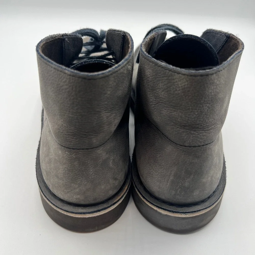 Clarks classic chukka