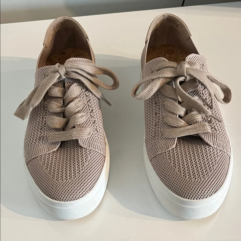 Lucky Brand Women Taupe Knit Lace-Up Sneakers Combine with‎ style and comfort