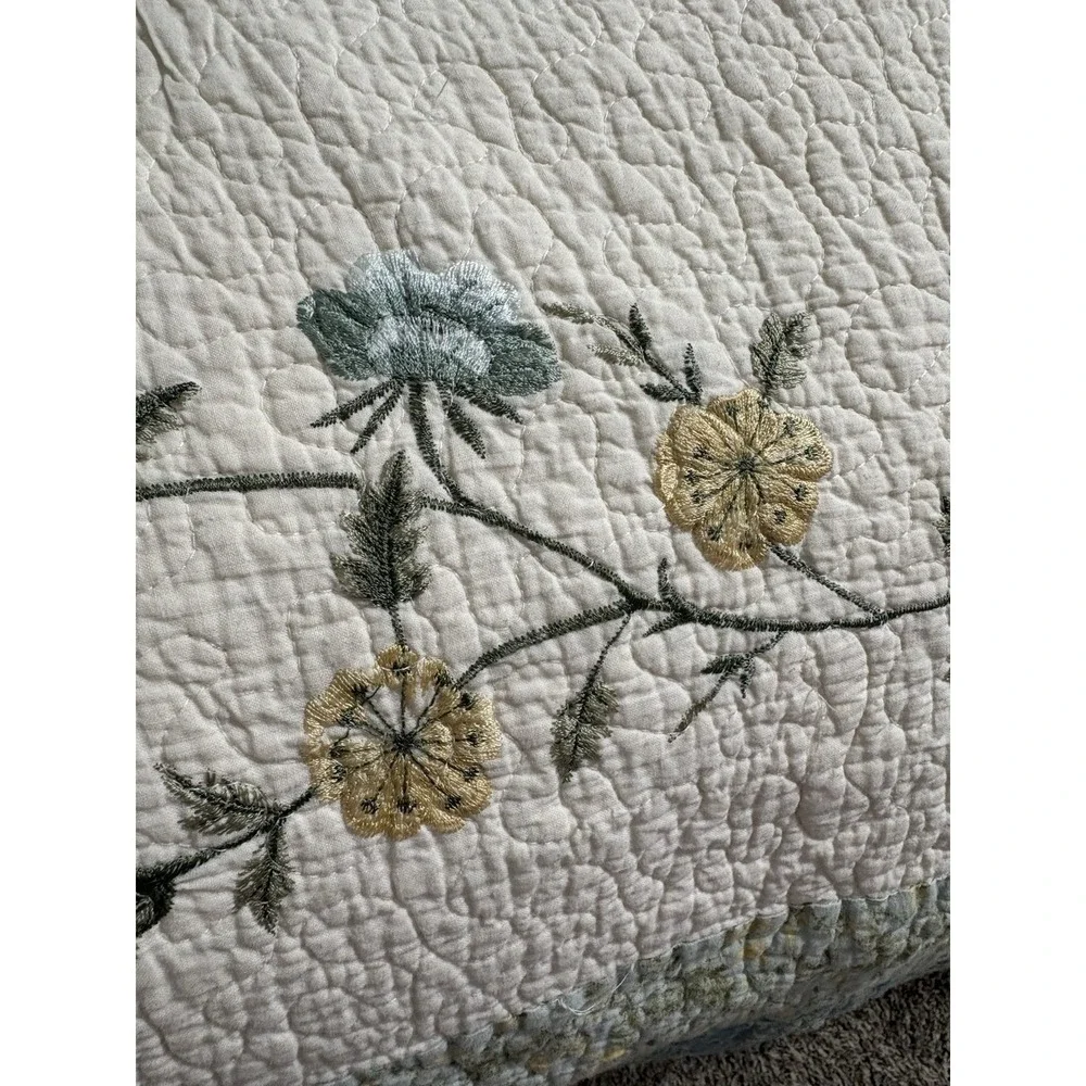 Vintage Large Quilt Green, Blue Spring & Floral‎ Scalloped Edges 112