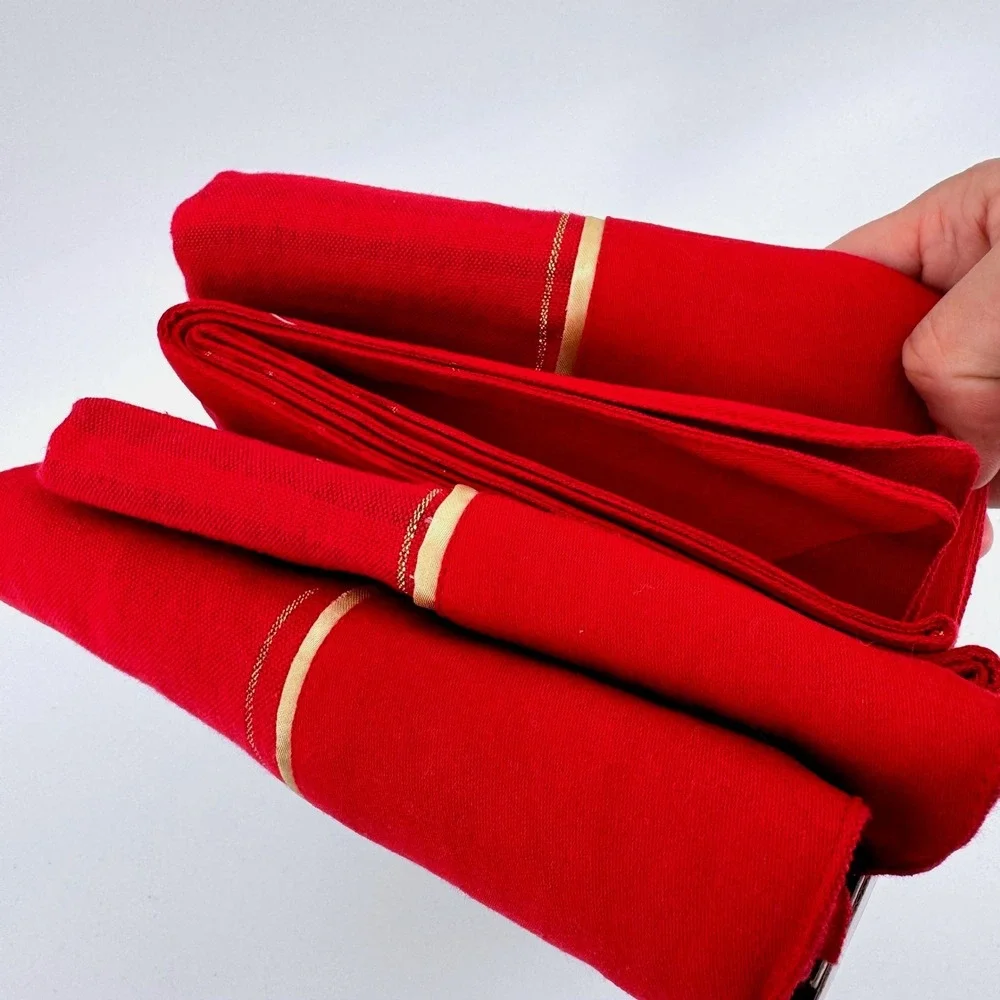 Classic Tidings Red Oblong Tablecloth 60x104 Gold Border Cotton Blend 8-10 Seats