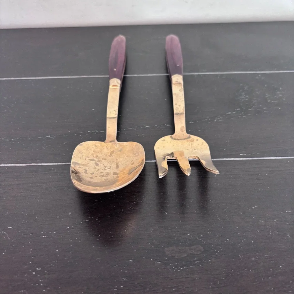 Unbranded features only wood