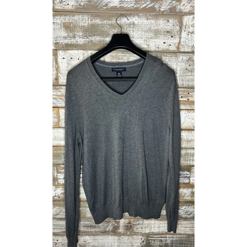Banana Republic mens Luxury Blend Cashmere/Silk grey V-necked sweater L‎
