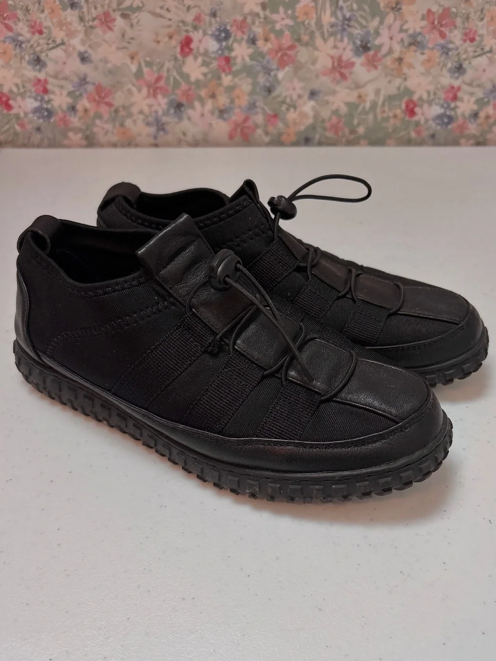 Bernie Mev Leather Toggle Pull Slip On Sneaker Shoe Black Size EU 39 US 8.5