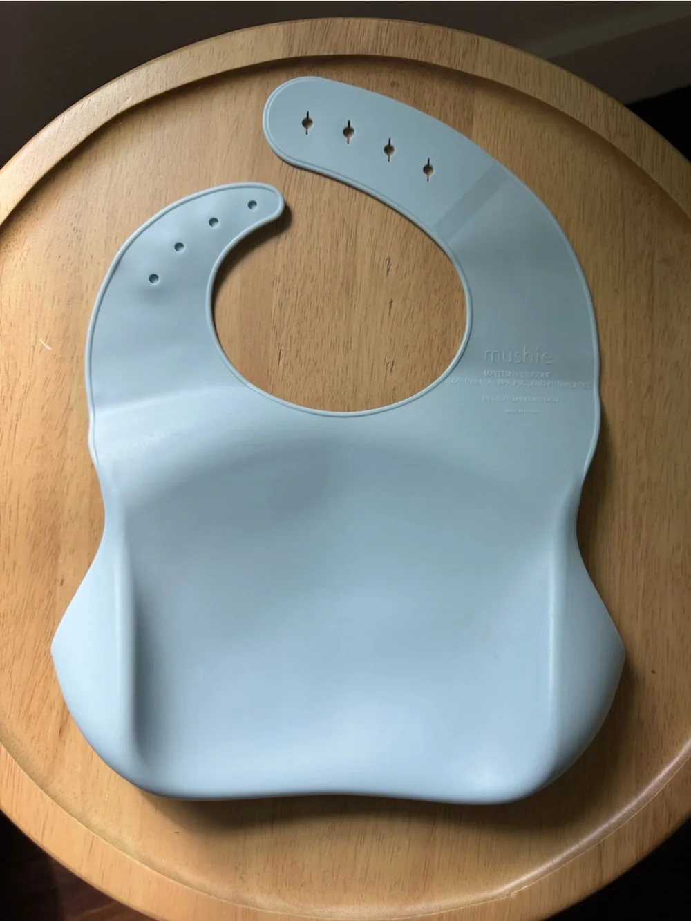 Mushie silicone bib