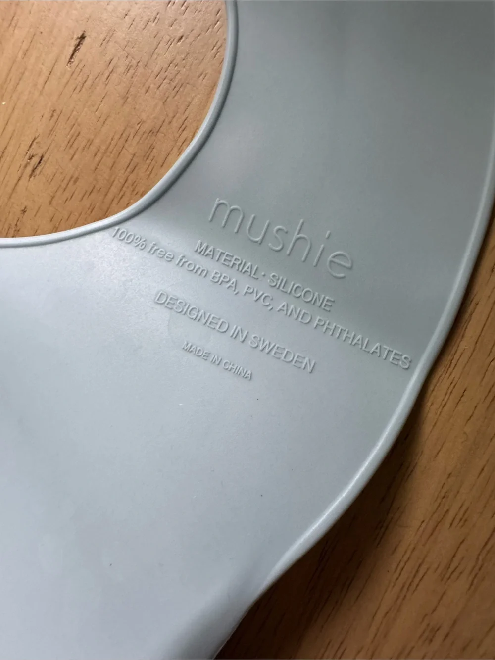 Mushie silicone bib