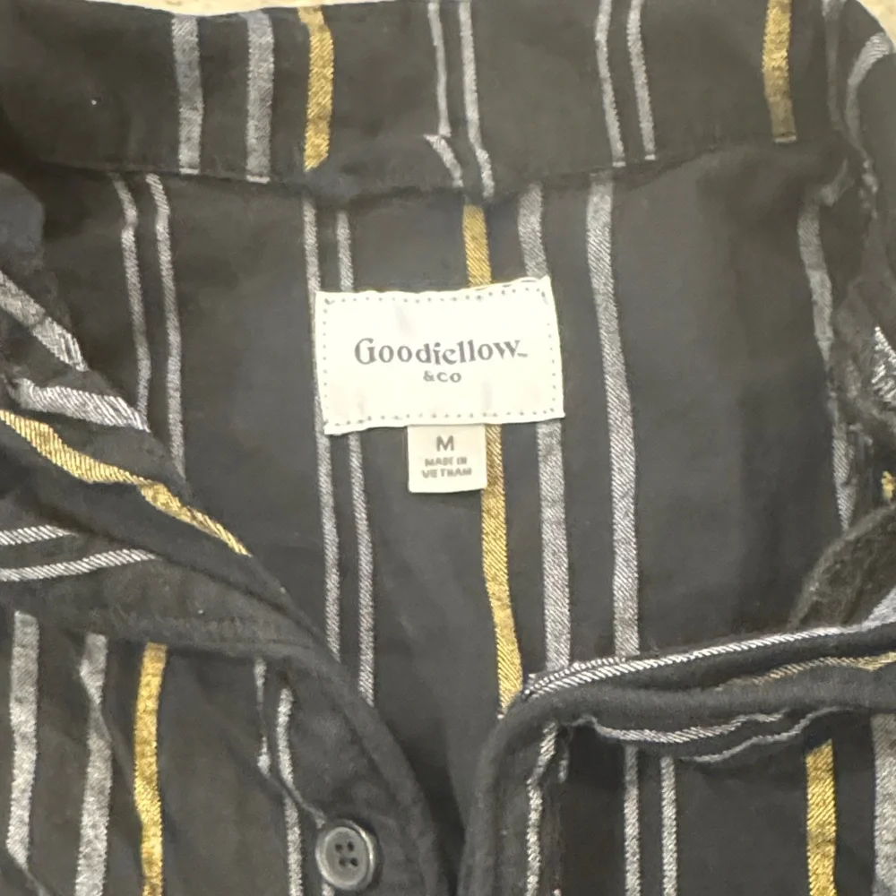Goodfellow & Co button front