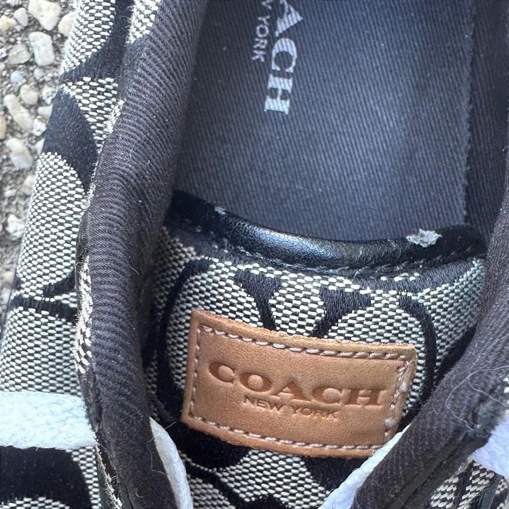 Coach have size tread