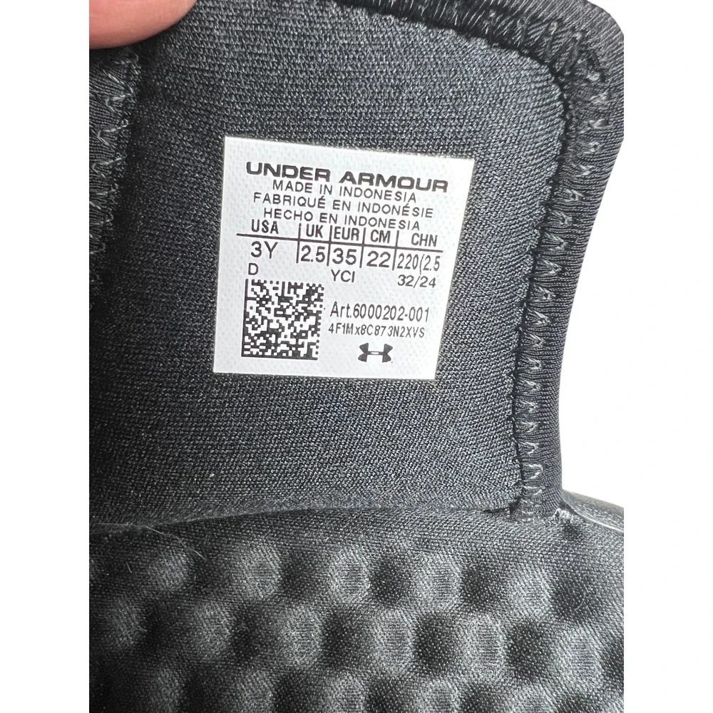 Under Armour color black