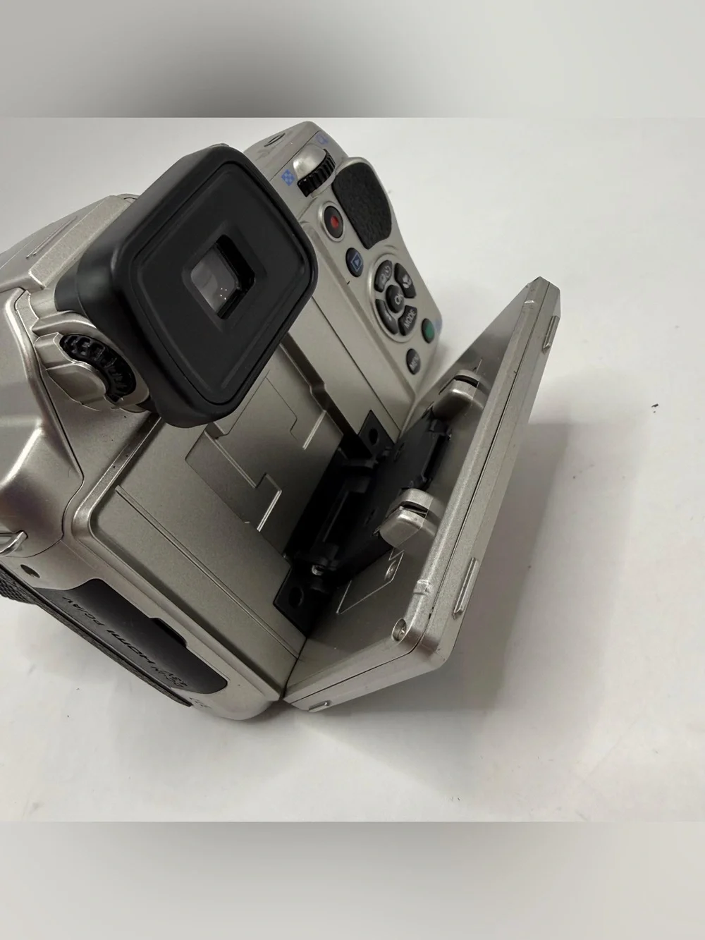 Pentax X-5 16MP Digital Camera 26x Optical Zoom 3.0” Tilt LCD Tested