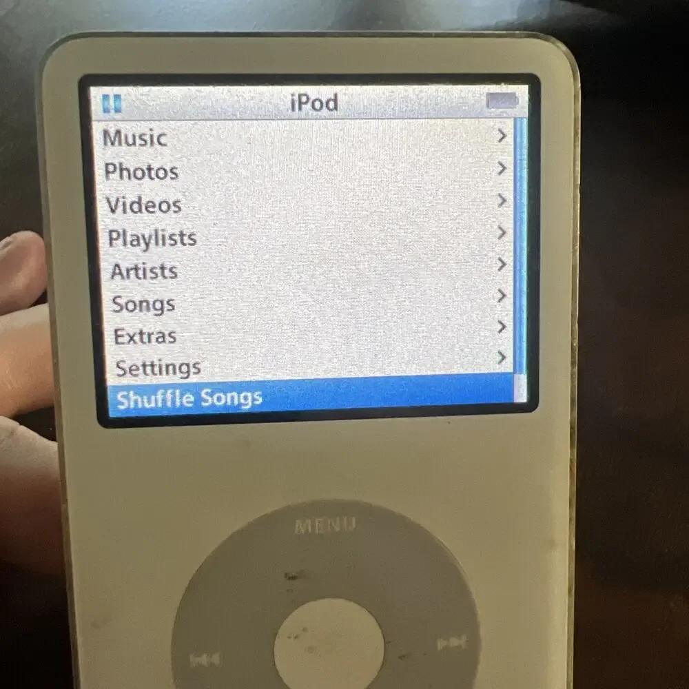APPLE IPOD CLASSIC 5TH GEN 60GB Bundle Working Condition 496 Songs White Vintage