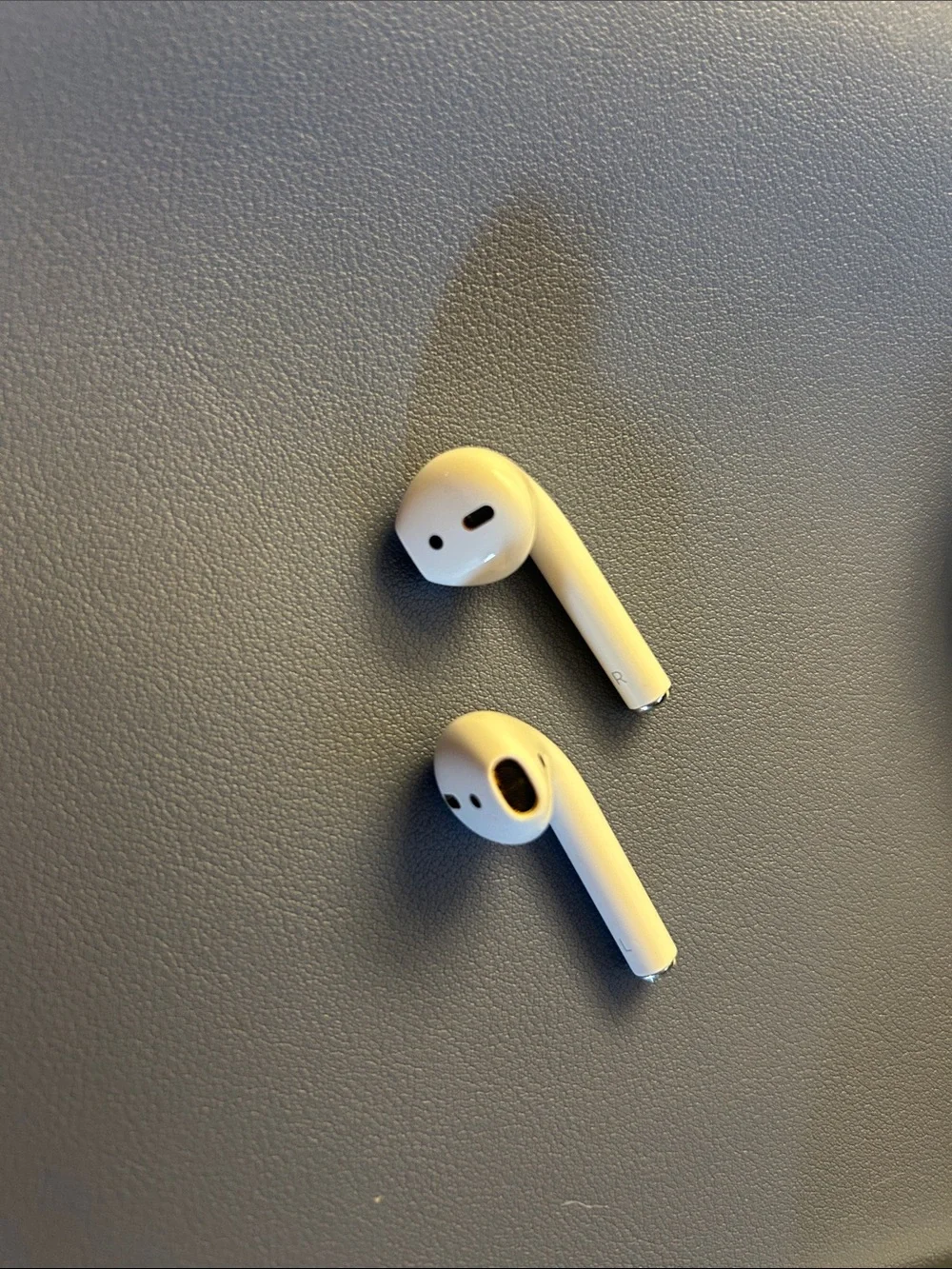 Apple White Wireless Earbuds with Charging Case