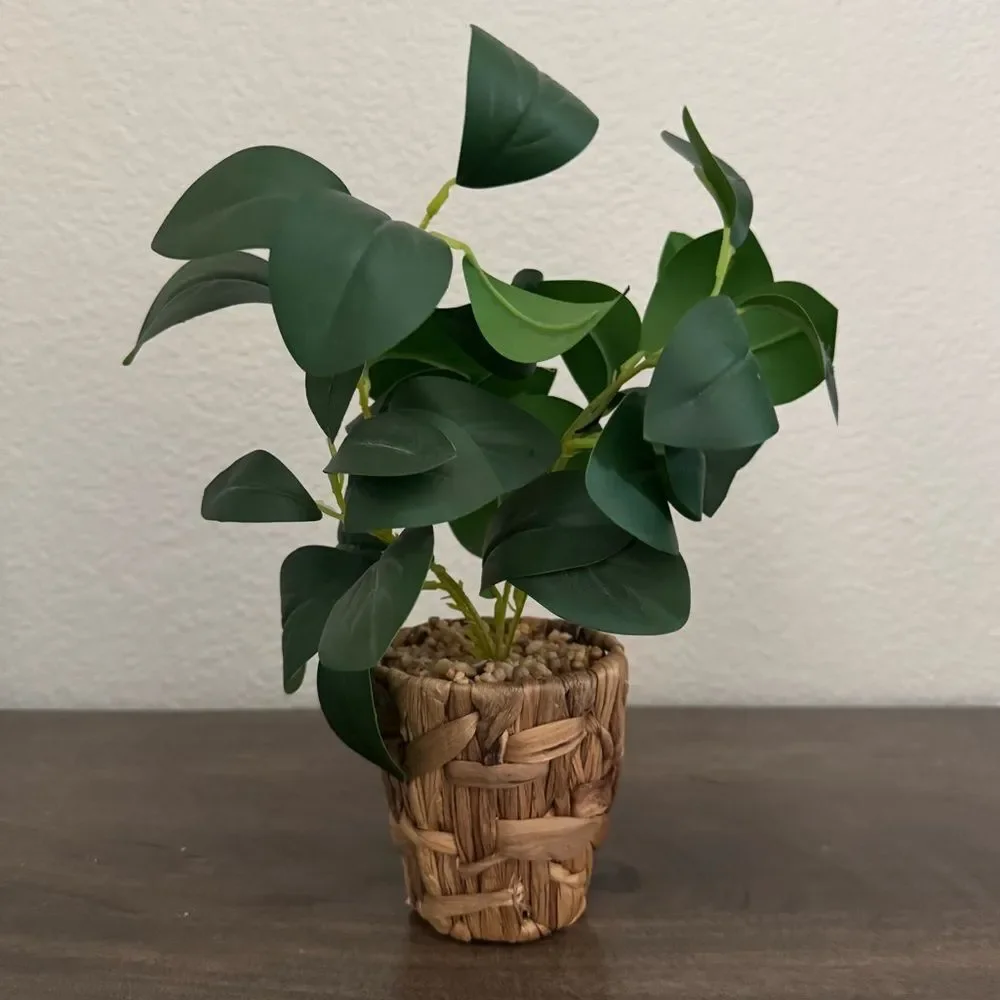Green Faux Floral Ivy Rustic Wicker Planter Pot Decor
