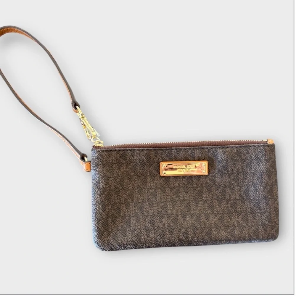 MICHAEL KORS Jet Set Wristlet