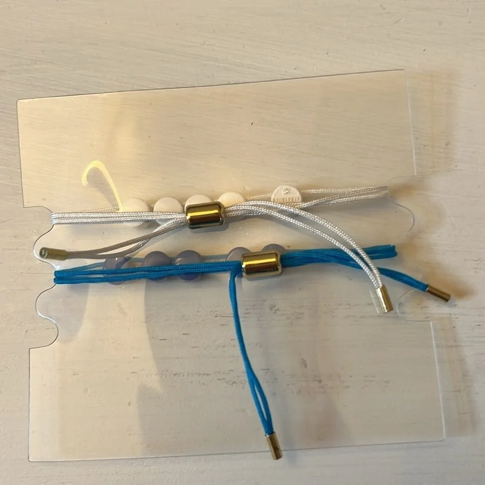 BaubleBar two pull