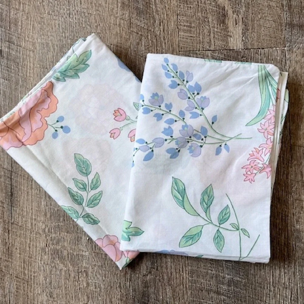 Vintage pair of pillowcases, Springs,‎ floral cottagecore floral