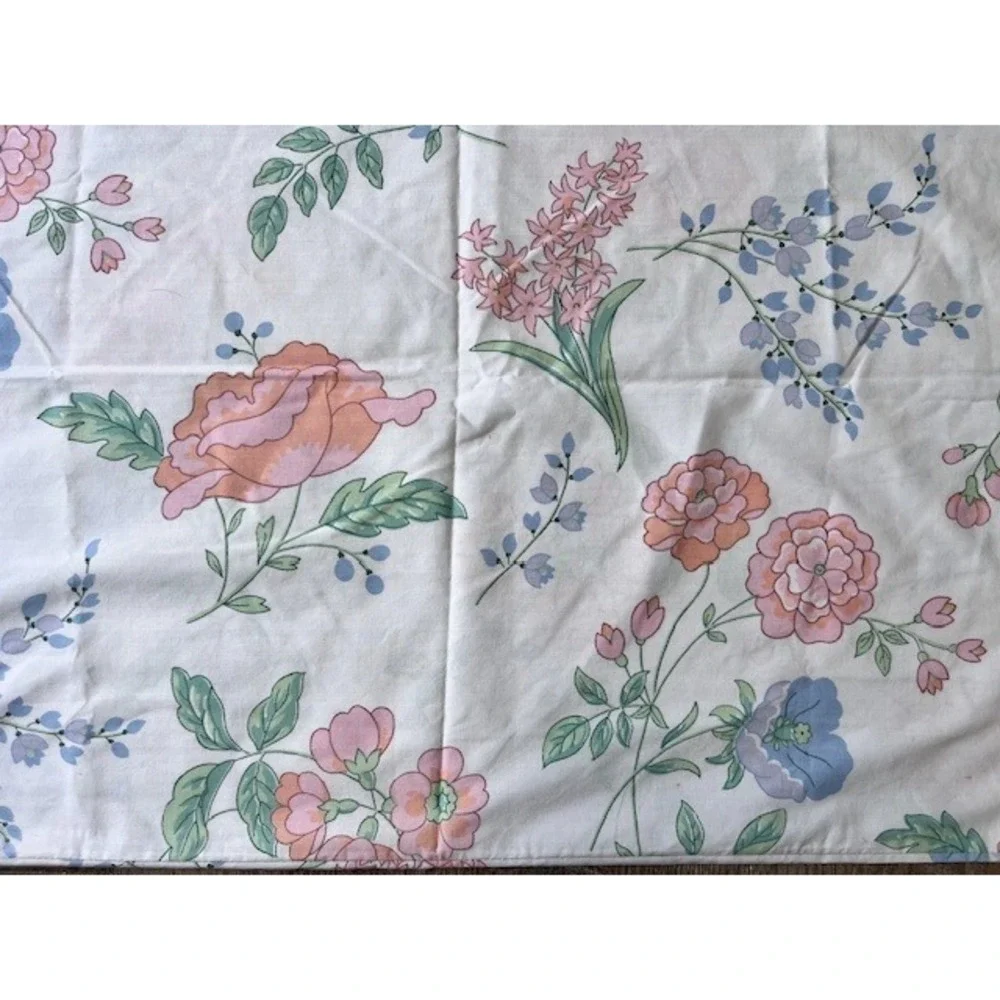 Vintage pair of pillowcases, Springs,‎ floral cottagecore floral