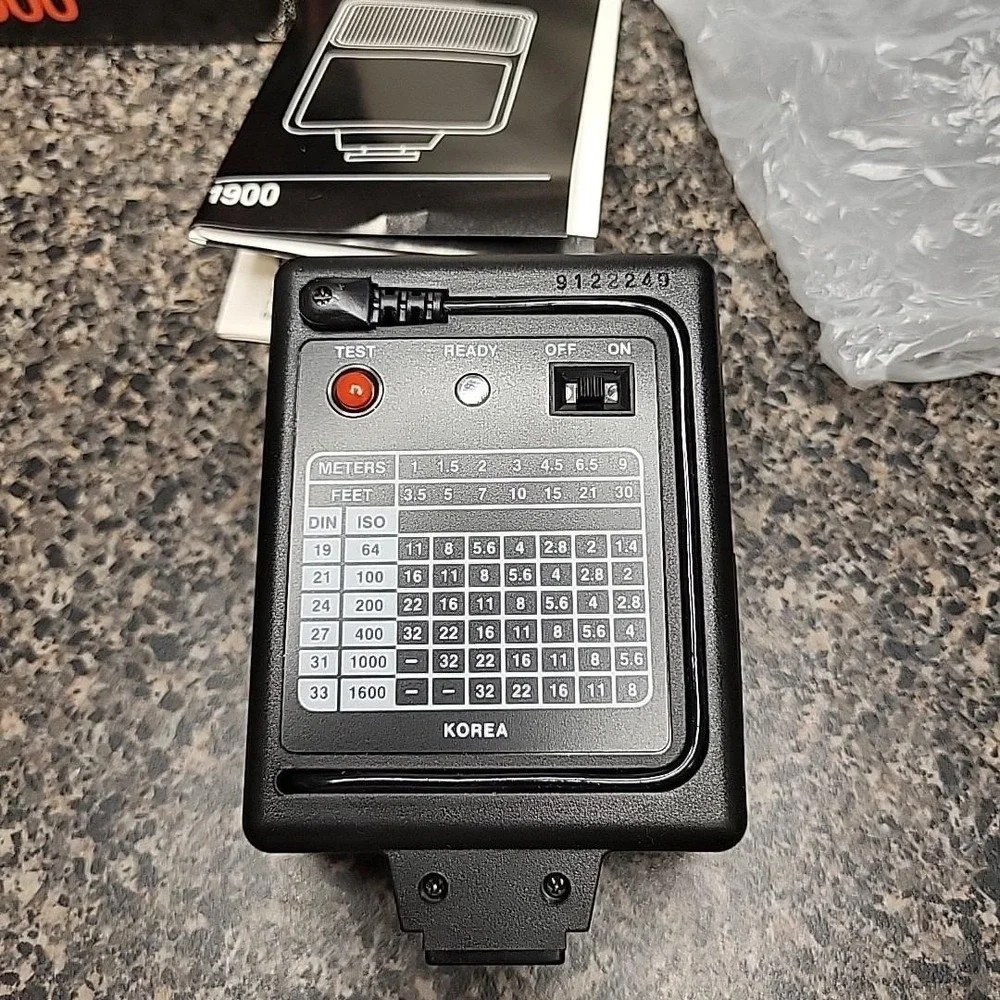 VINTAGE Vivitar 1900‎ Electronic Flash New With Original Box/Paperwork - Mint