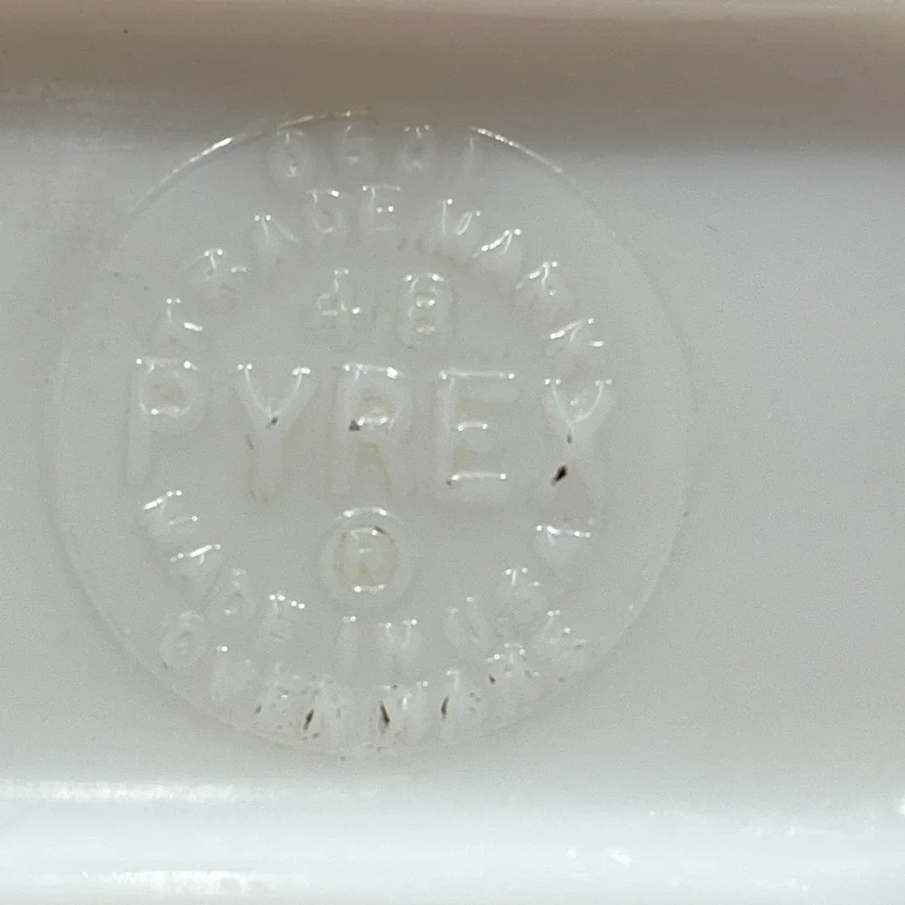 Vintage Pyrex Red Refrigerator Dish 501 1-1/2 Cup Oven Ware Made in USA‎ MCM