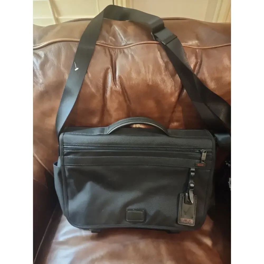Tumi messenger laptop