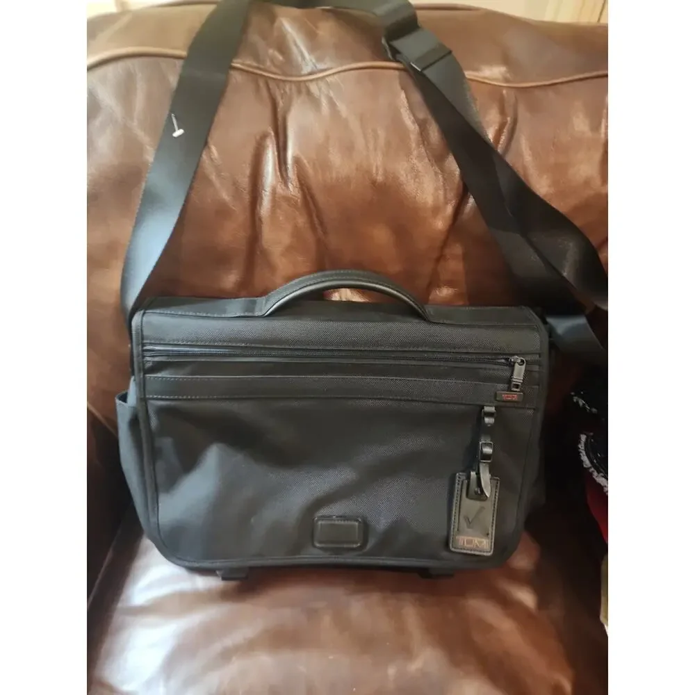 Tumi laptop usps case