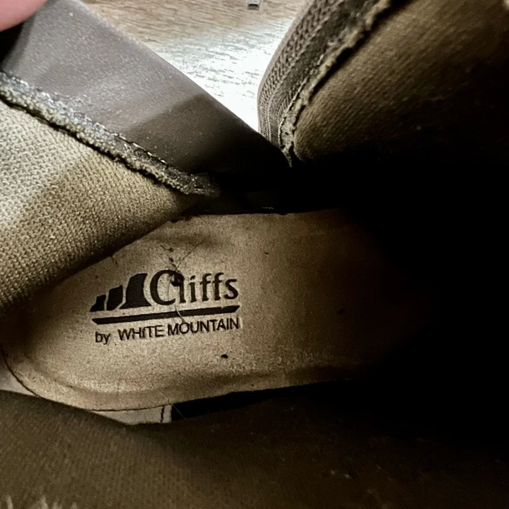 Cliffs by WHITE MOUNTAIN nice used