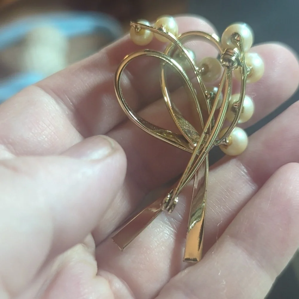 Vintage Elegant Pearl and Gold Plated Brooch And Earring  Set