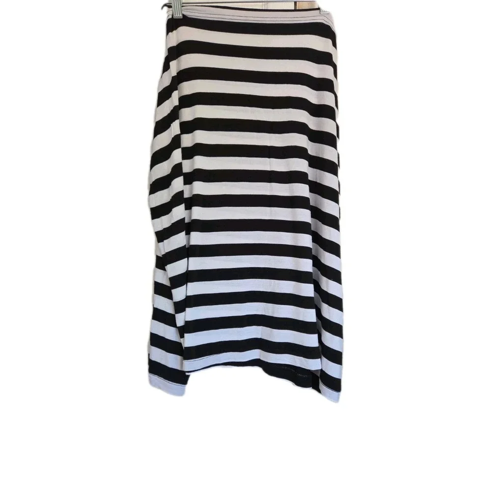 Milk Snob Nursing Black And White Cover And Car Seat Cover. Gently Used