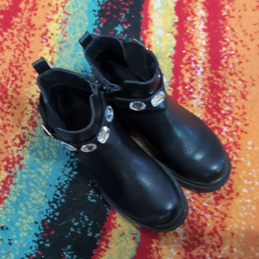 Steve Madden Black Sole Girl