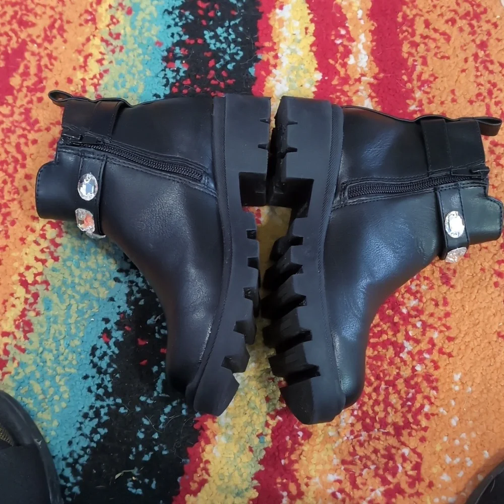 Steve Madden Black Sole Girl