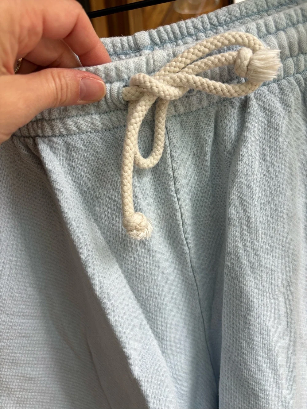 Universal Thread light pale