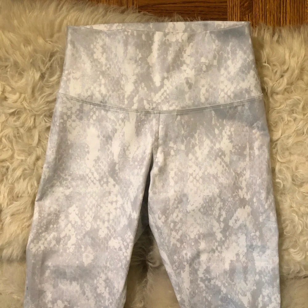 ALO Yoga Airbrush Python Leggings Small