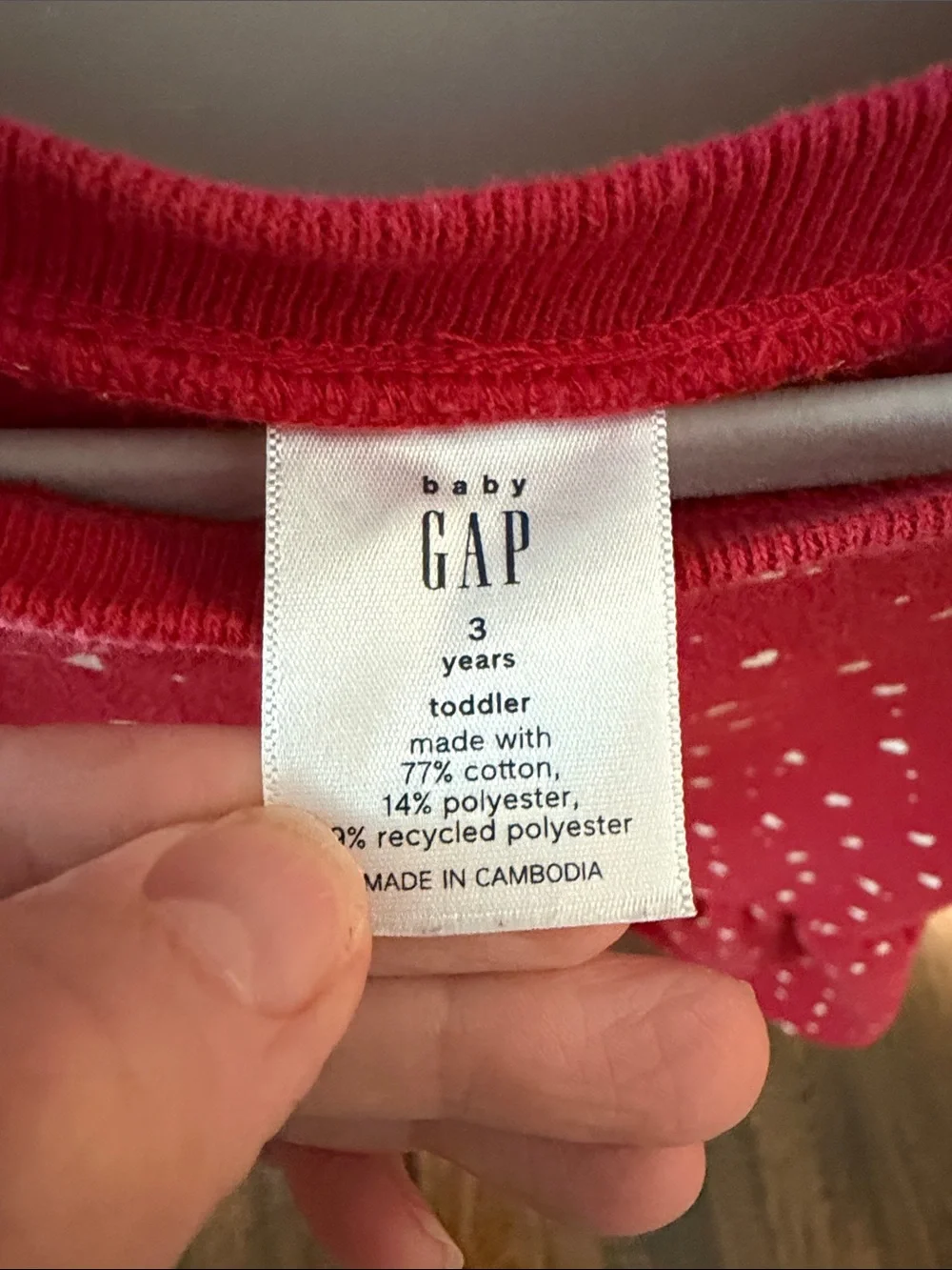 GAP bright red
