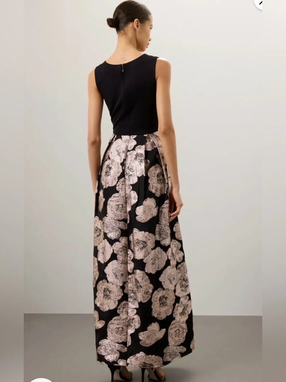 Hutch elegant sleeveless