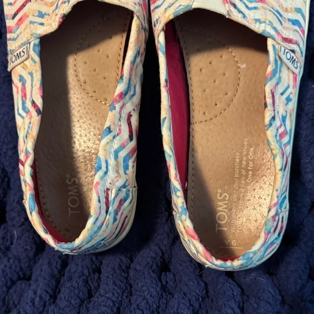 TOMS Kids Colorful Chevron Moccasins