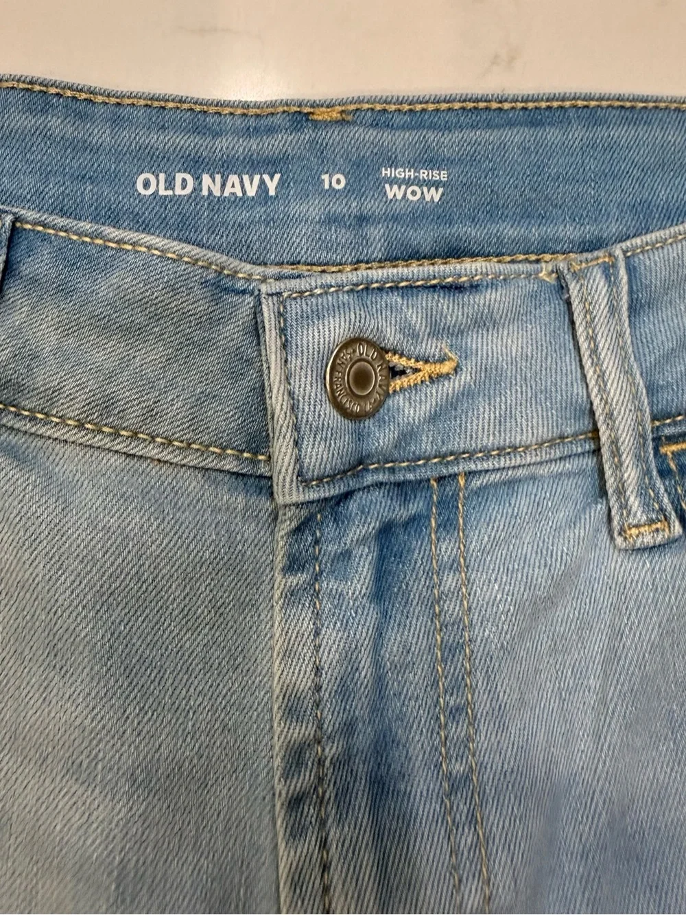 EUC – Old Navy High-Waister Wow Jean Shorts – Size 10