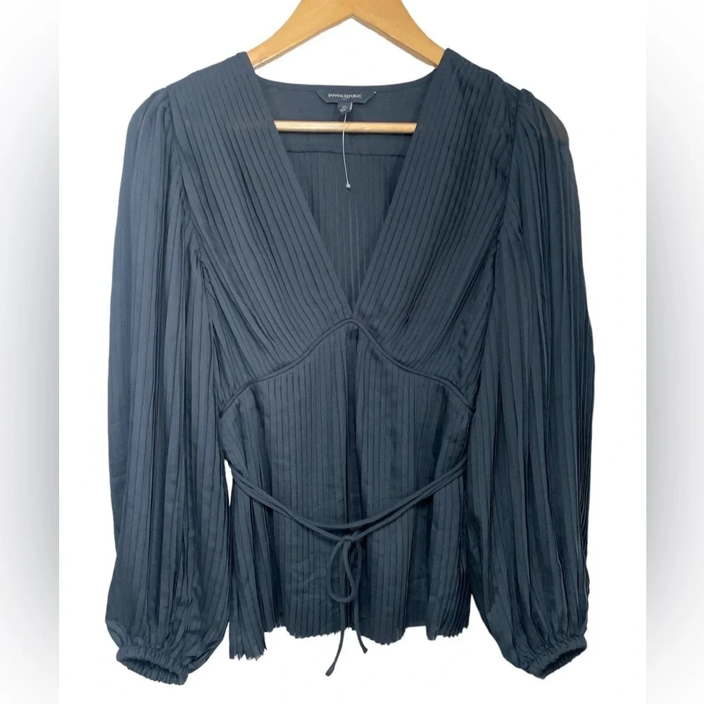 NWOT BANANA REPUBLIC PLEATED BLOUSE WOMEN‘S SIZE M