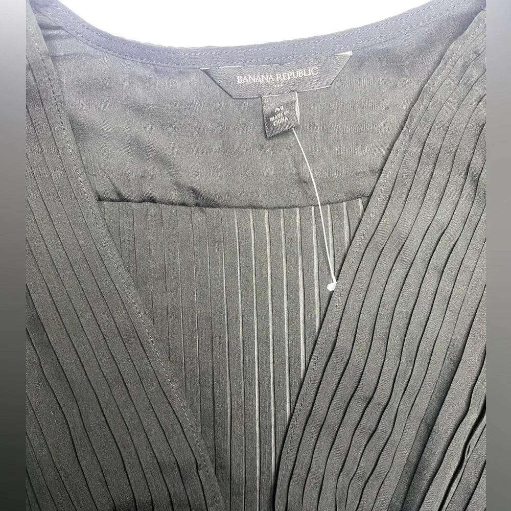 NWOT BANANA REPUBLIC PLEATED BLOUSE WOMEN‘S SIZE M