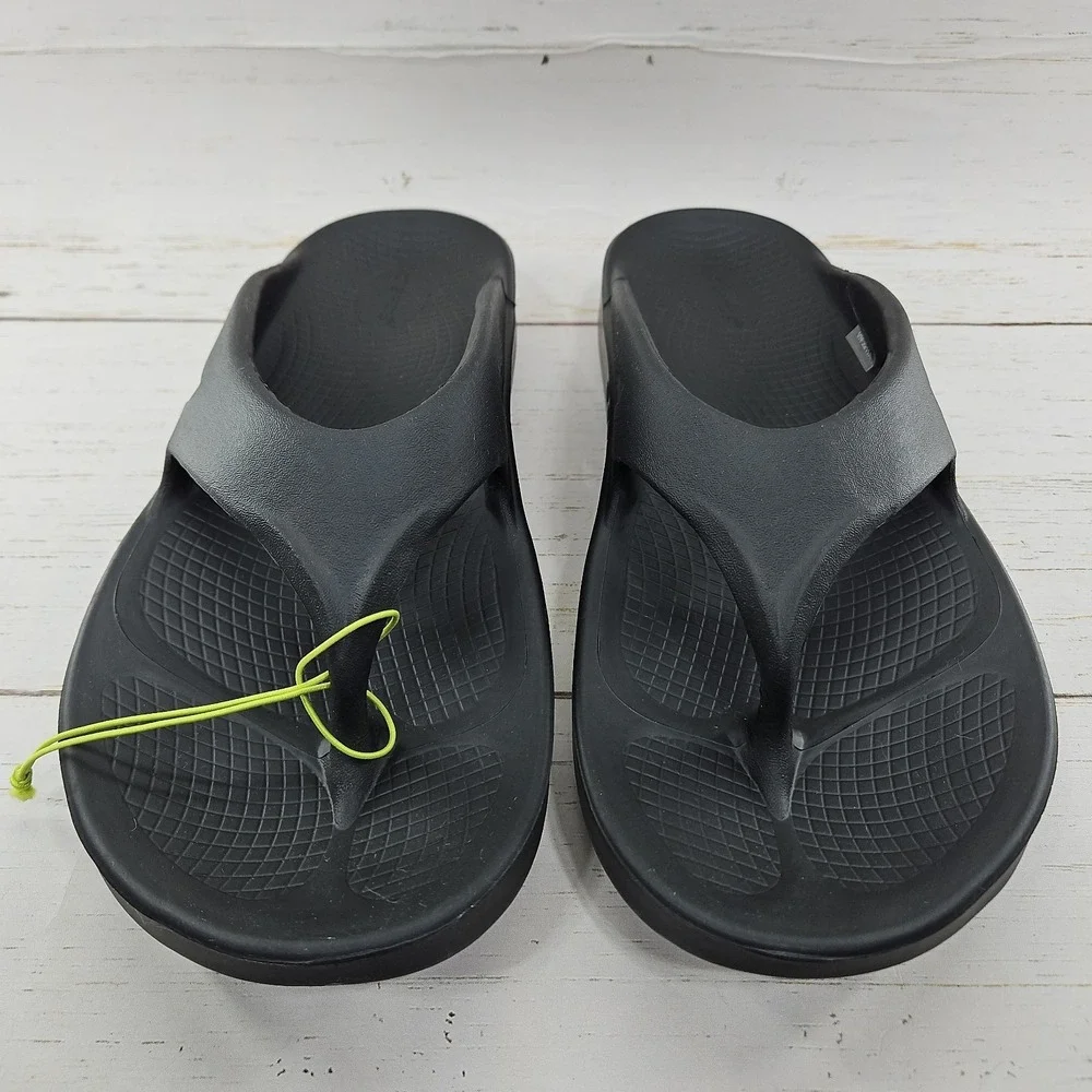 OOFOS tags mens