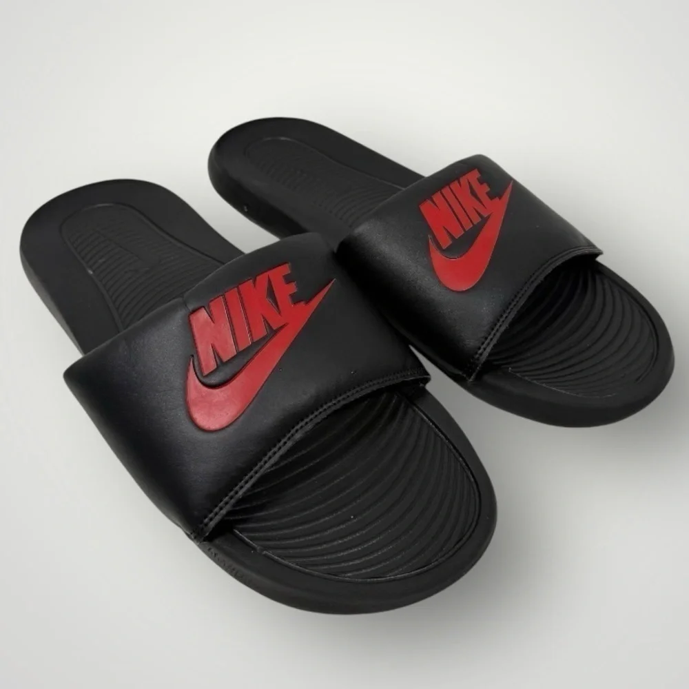 Men’s Nike Victori One slide sandals size 13