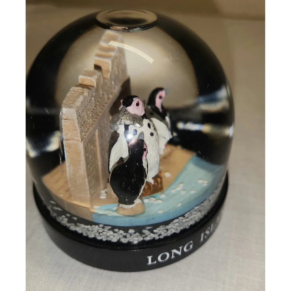 Mini Snow Globe Penquins Long‎ Island Aquarium
