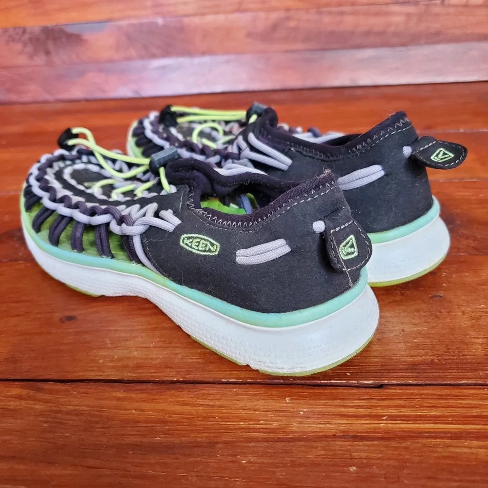 Keen Uneek O2 Bungee Water Shoes Boys 3 Waterproof Sandals Black Green