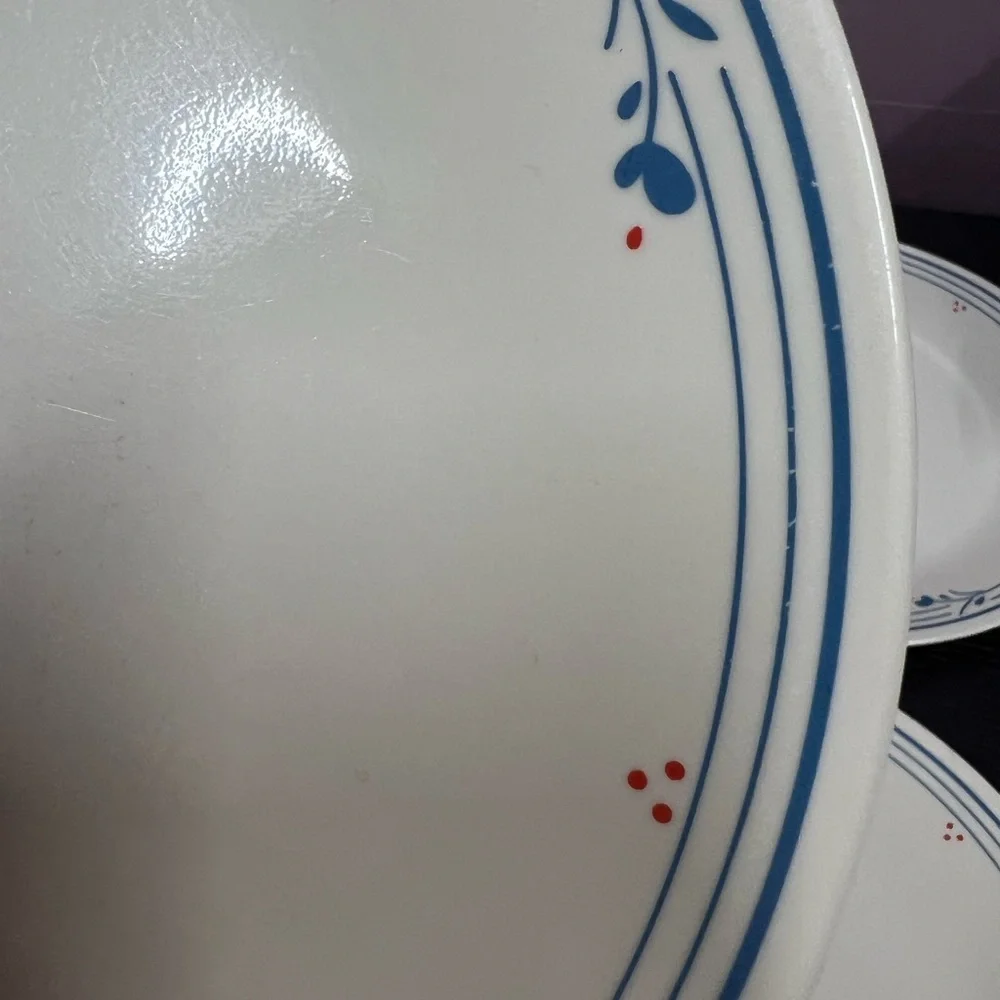 Corelle Cream and Blue Vintage Country Violets Corelle Dinner plates Set of 7