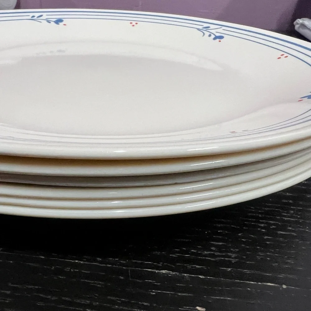 Corelle Cream and Blue Vintage Country Violets Corelle Dinner plates Set of 7