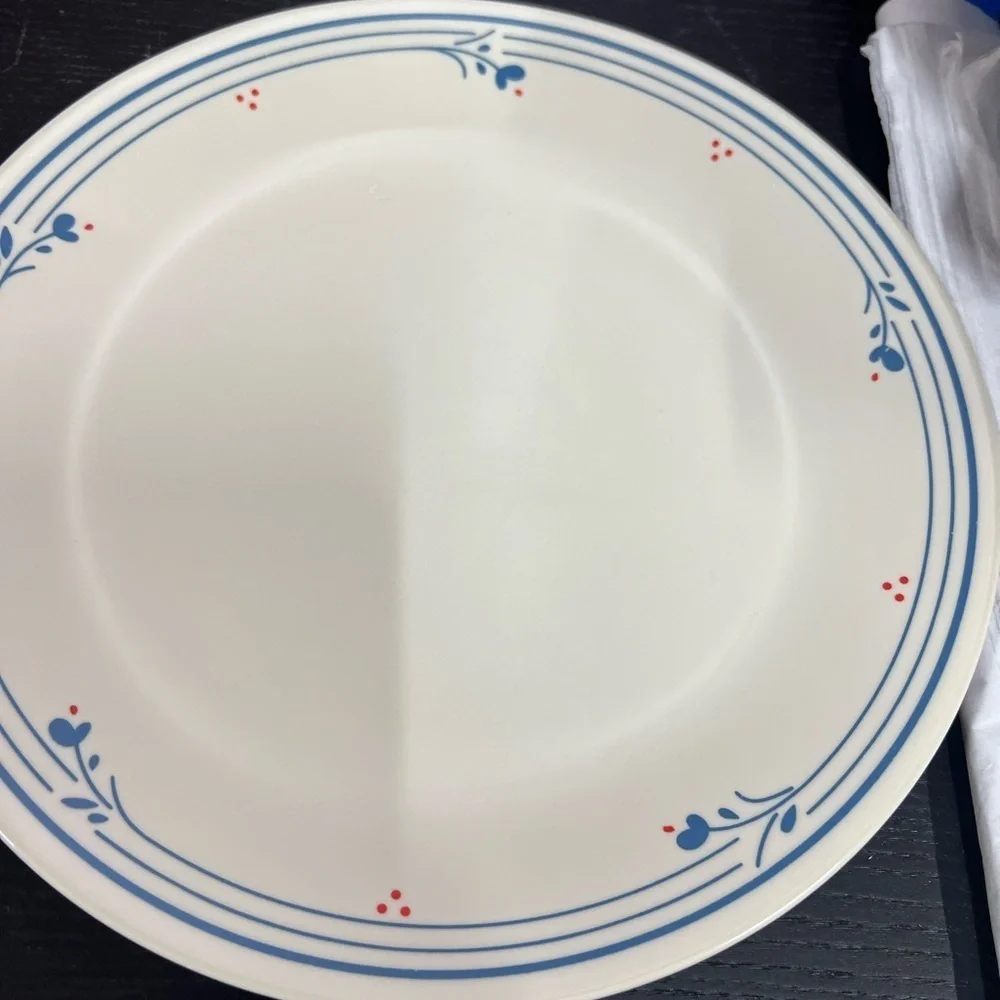 Corelle Cream and Blue Vintage Country Violets Corelle Dinner plates Set of 7