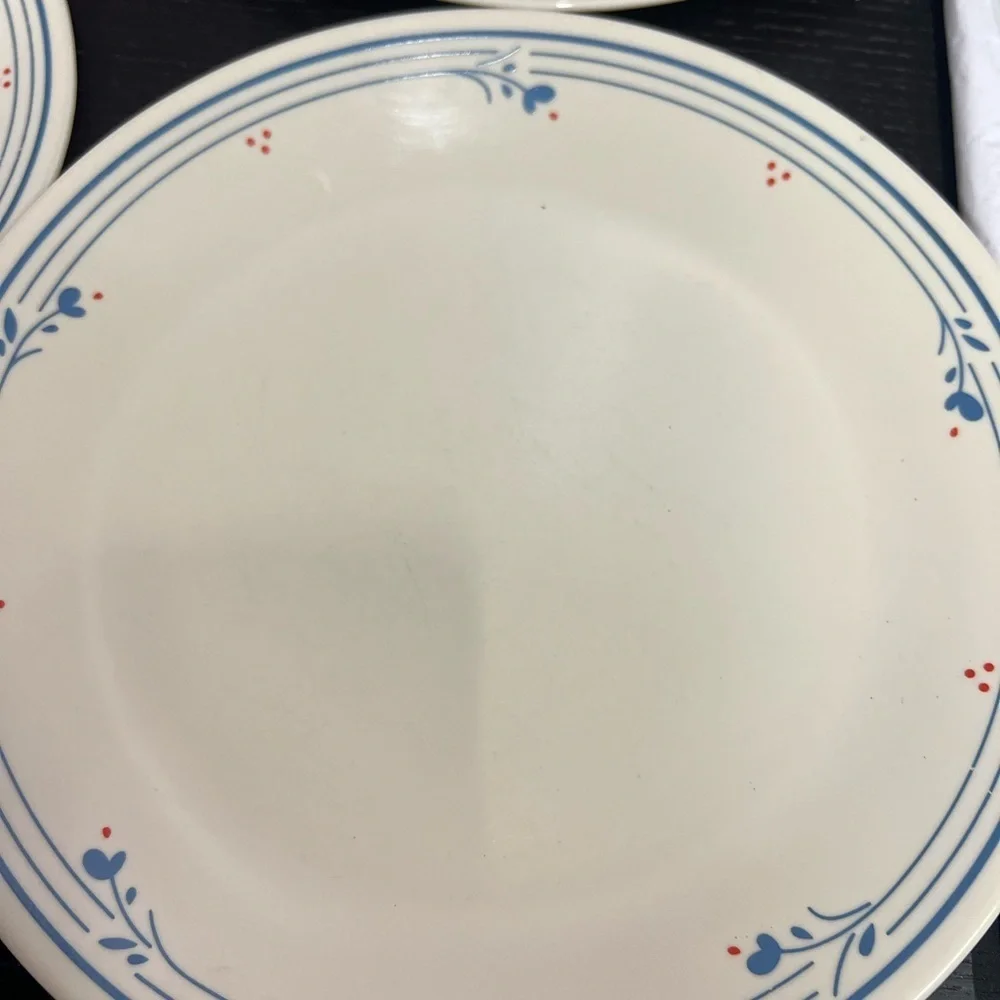Corelle Cream and Blue Vintage Country Violets Corelle Dinner plates Set of 7
